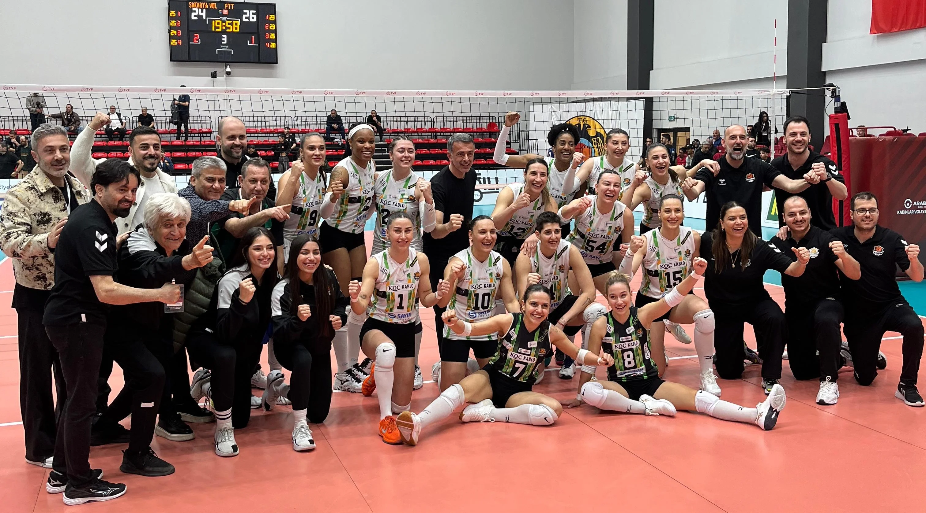 Sakarya Sultanları Fırtına Gibi Başladı: PTT’yi 3-1 Geçtik, Hedef Final!