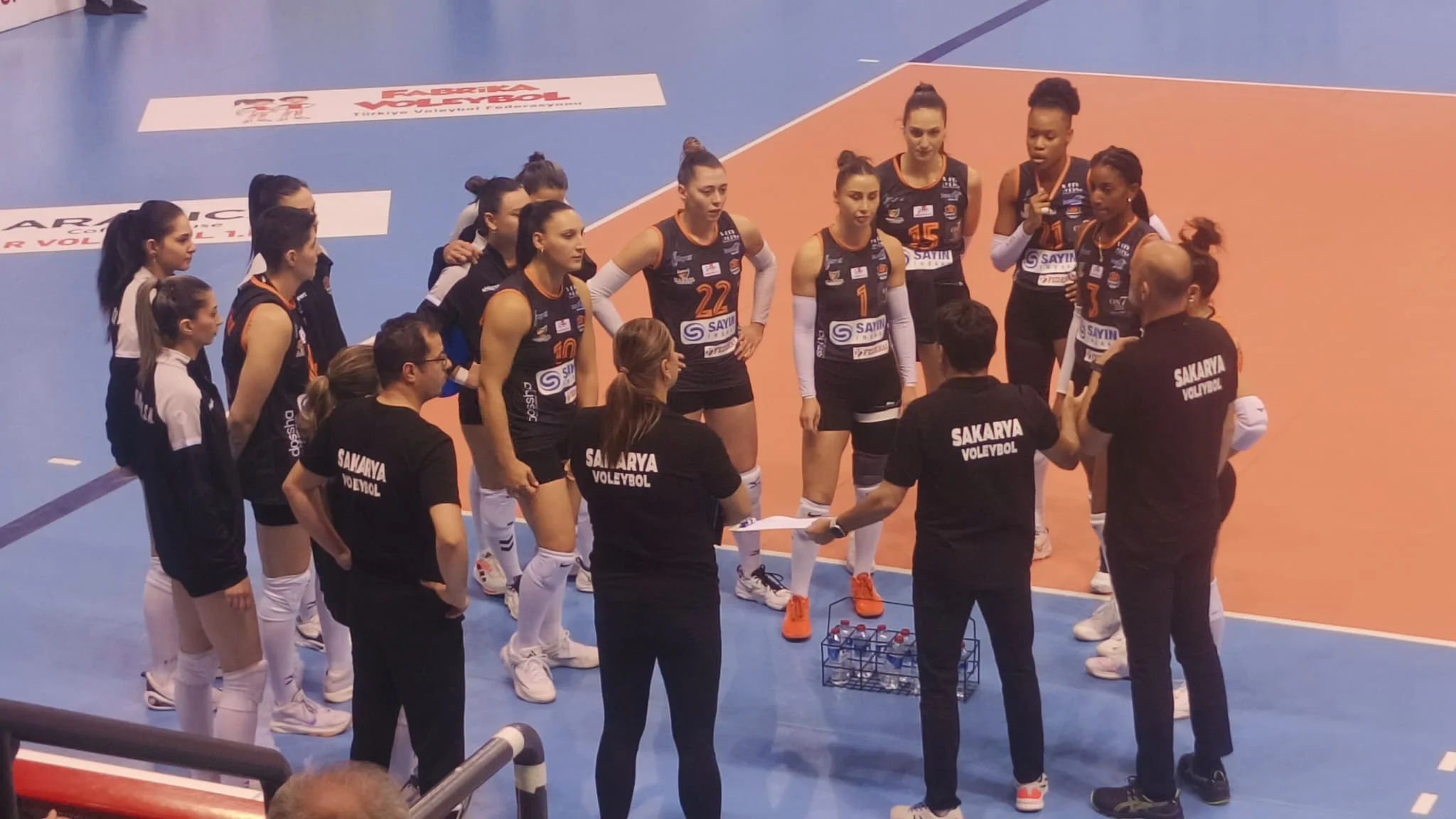Hedef 12’de 12: Sakarya Voleybol Tarih Yazıyor