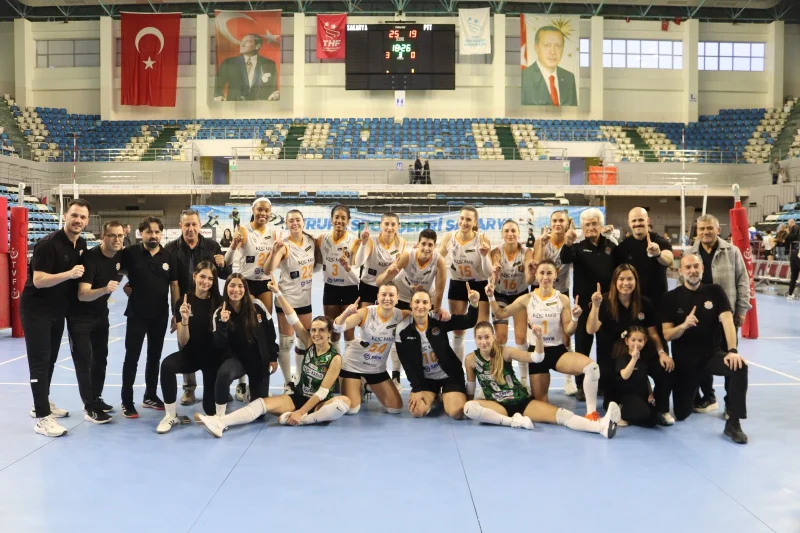 SULTANLAR TARİH YAZDI! SAKARYA VOLEYBOL LİGİ ŞAMPİYON TAMAMLADI